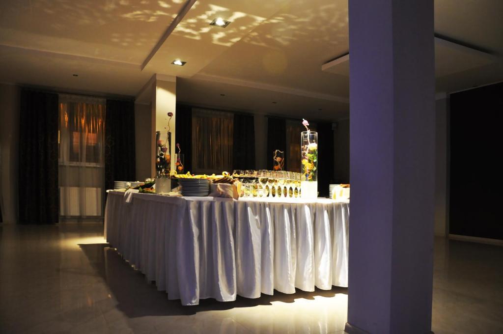 Hotel Pojezierze Szczecinek Kültér fotó