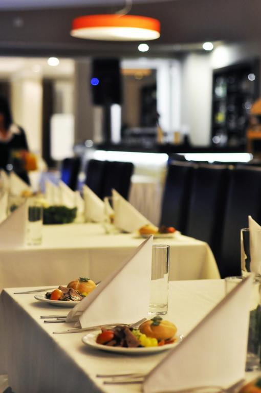 Hotel Pojezierze Szczecinek Kültér fotó